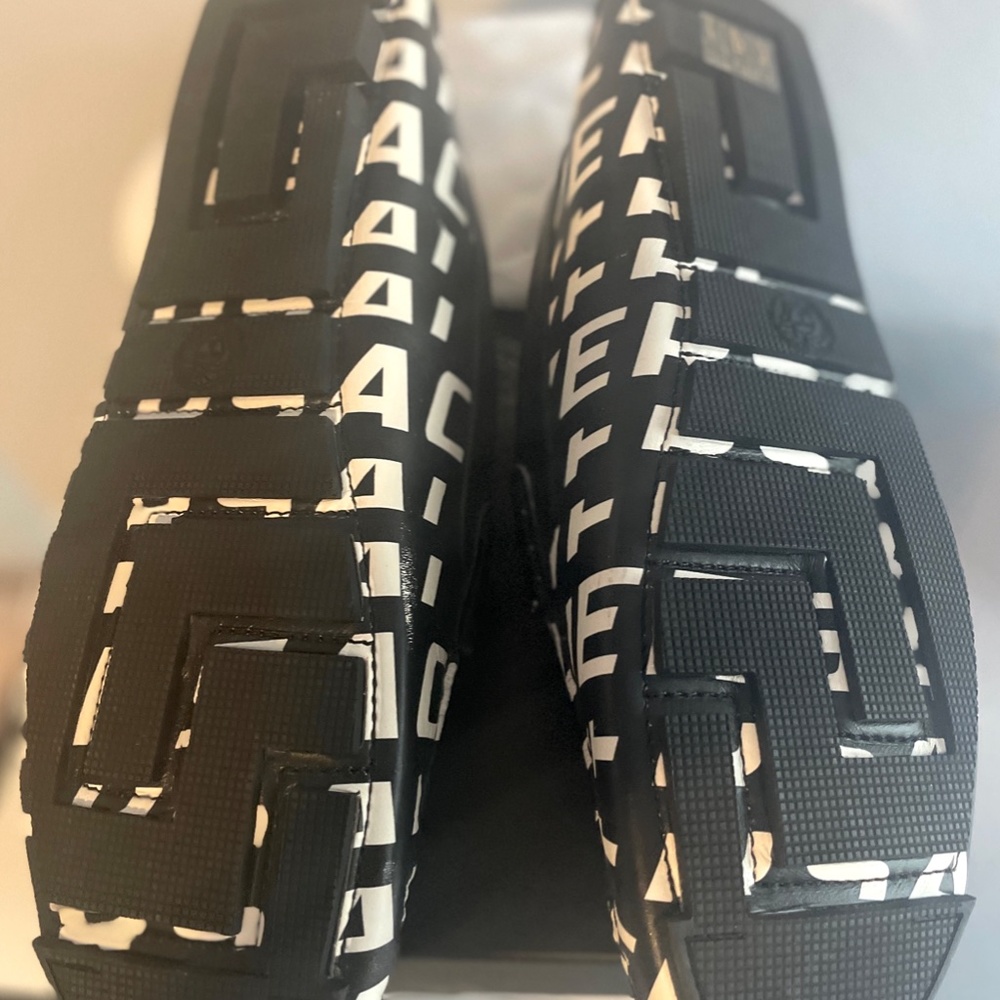 MEN'S VITELLO ST. VERSACE LOGO Speed Driving Loafer WHT/BLK/RED (2018) - Picture 6 of 6